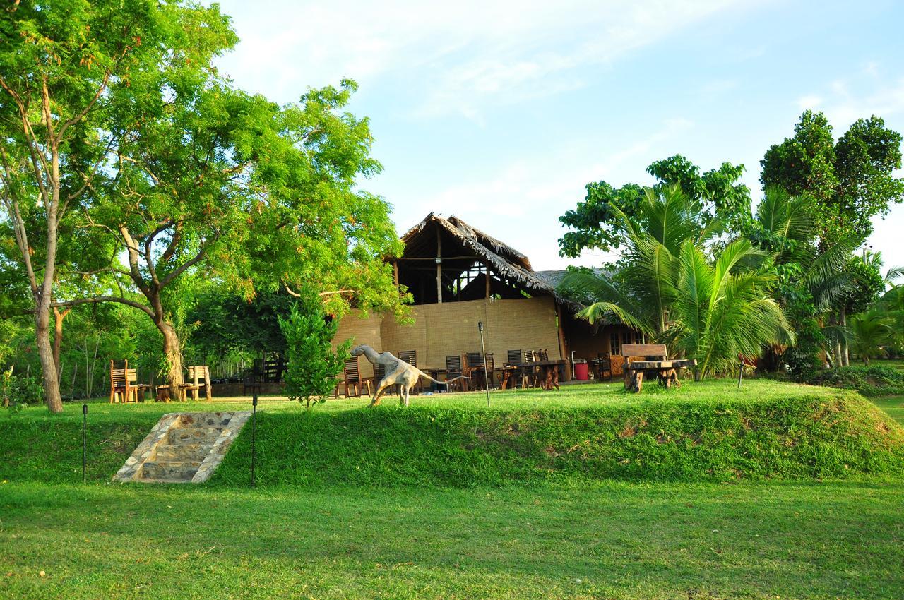 Thuduwa Camp Hotel Embilipitiya Kültér fotó