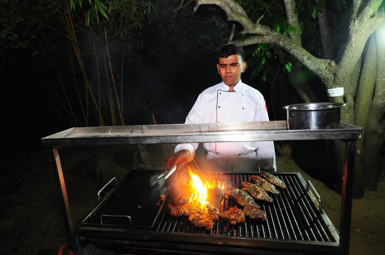 Thuduwa Camp Hotel Embilipitiya Kültér fotó